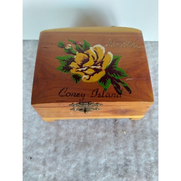 Vintage 1950s Cedar Diary Trinket Keepsake Box Coney Island  Souvenir 3.5x3 x2 - Picture 1 of 6
